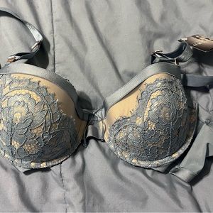 Women’s beautiful supportive bra. Never worn with tags!
